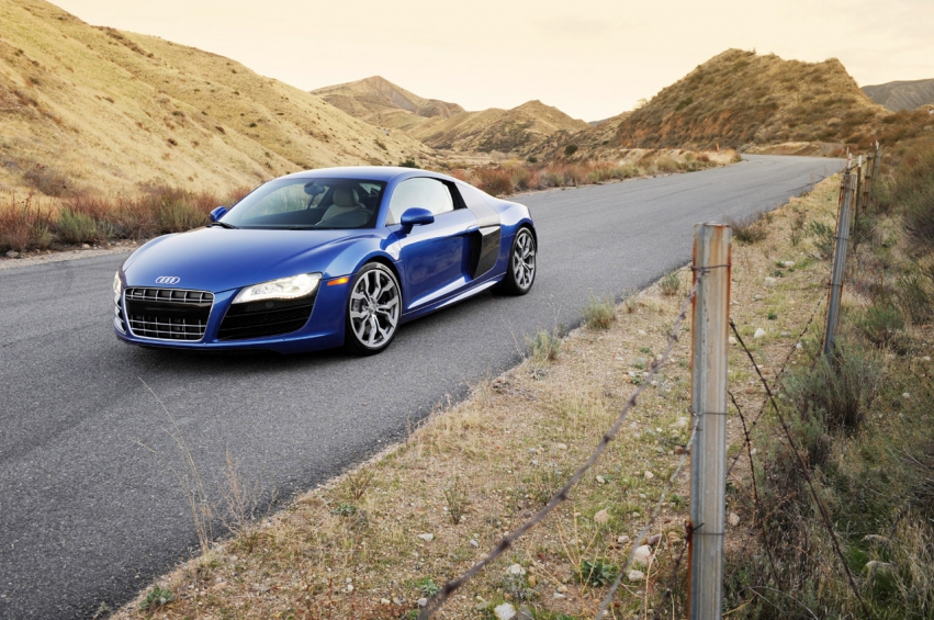 Авто обои Audi R8 5.2 FSI V10 2010