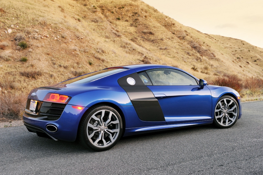 Авто обои Audi R8 5.2 FSI V10 2010