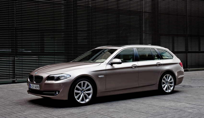 Авто обои BMW 5 Series Touring 2011