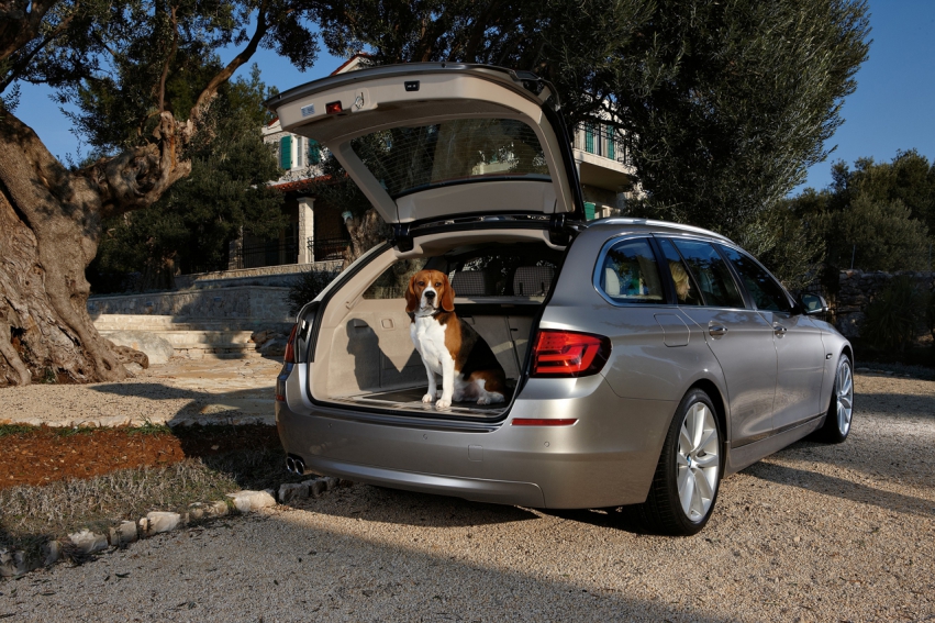 Авто обои BMW 5 Series Touring 2011