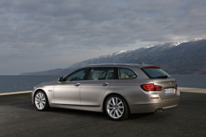 Авто обои BMW 5 Series Touring 2011