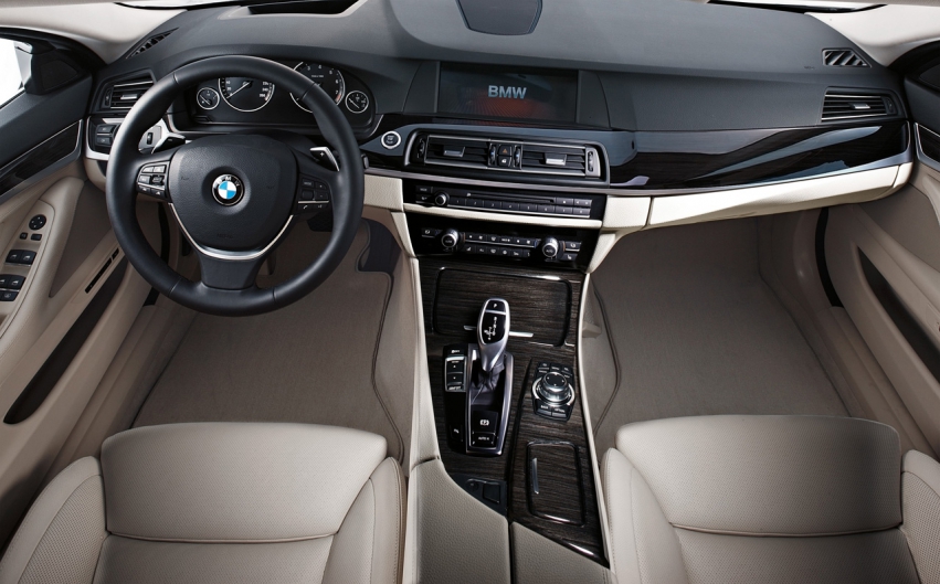 Авто обои BMW 5 Series sedan 2011