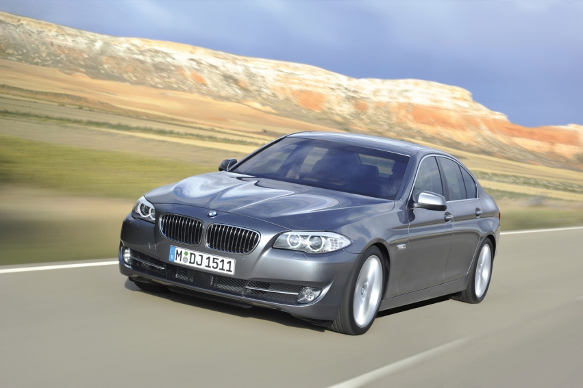 Авто обои BMW 5 Series sedan 2011