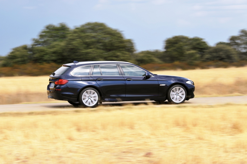 Авто обои BMW 5 Series Touring 2011