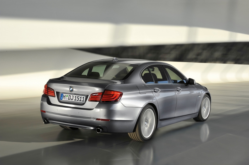 Авто обои BMW 5 Series sedan 2011