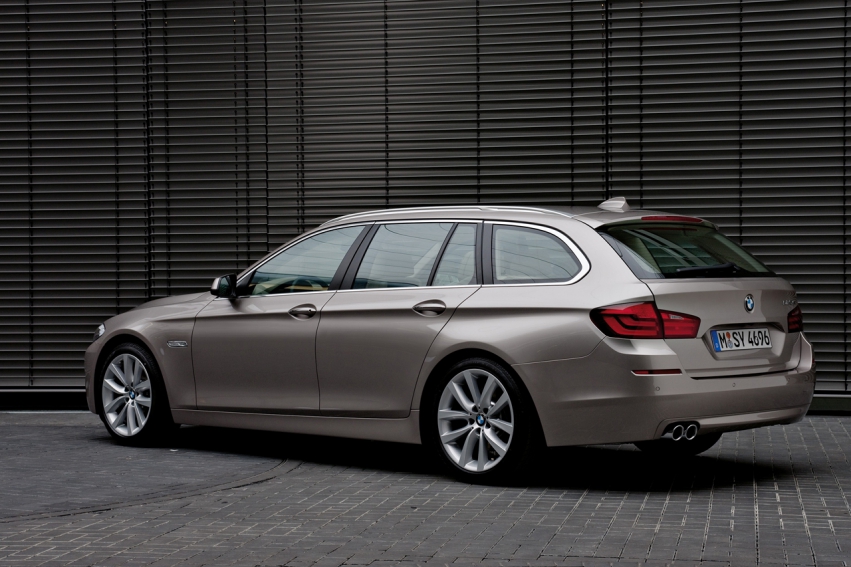 Авто обои BMW 5 Series Touring 2011