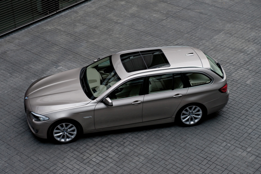 Авто обои BMW 5 Series Touring 2011