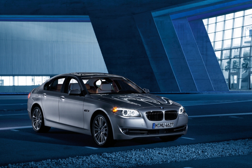 Авто обои BMW 5 Series sedan 2011