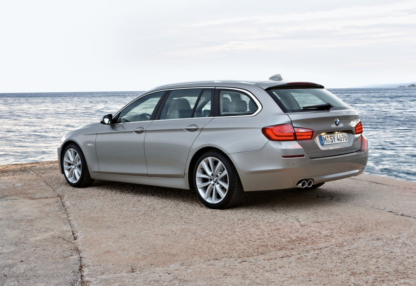 Авто обои BMW 5 Series Touring 2011