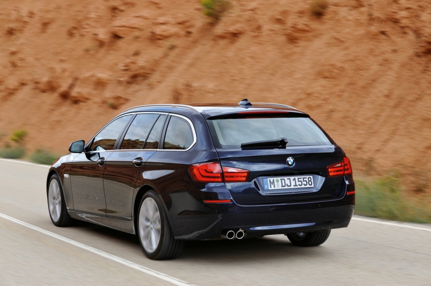 Авто обои BMW 5 Series Touring 2011