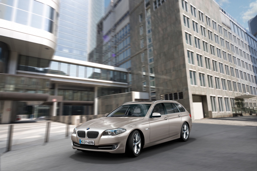 Авто обои BMW 5 Series Touring 2011