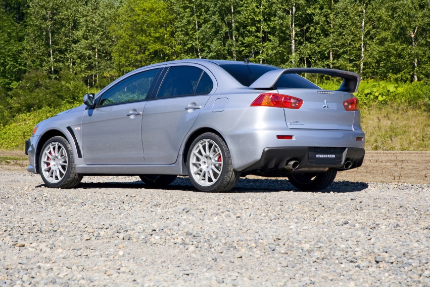 Авто обои Mitsubishi Lancer Evolution X 2008