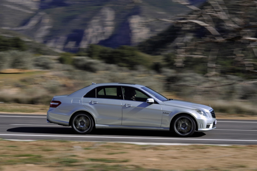 Авто обои Mercedes-Benz E63 AMG 2010