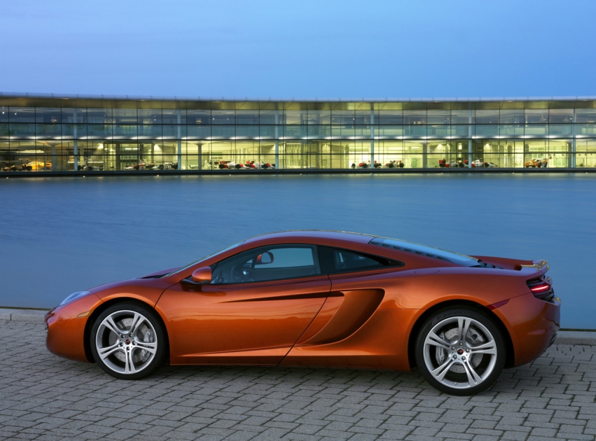 Авто обои McLaren MP4-12C