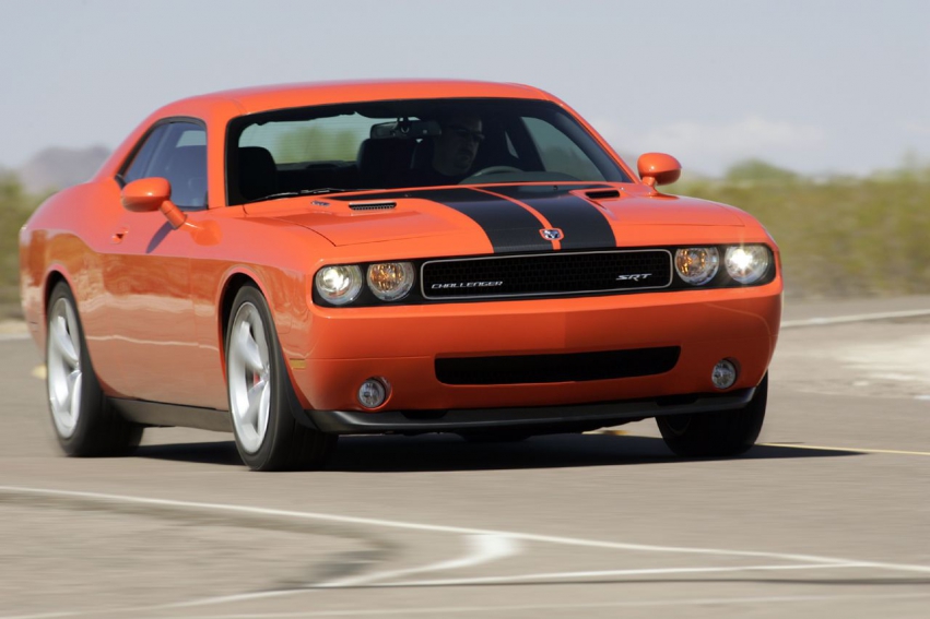 Авто обои Dodge 2008 Dodge Challenger SRT8