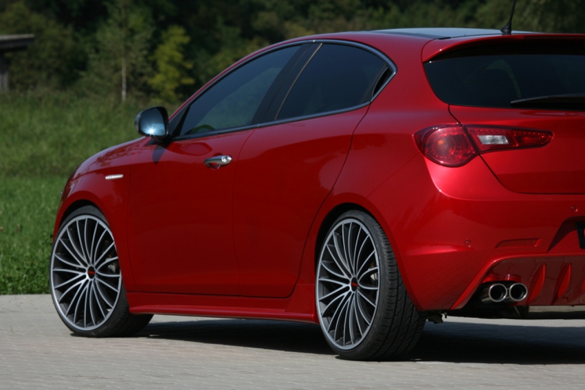 Авто обои Alfa Romeo Novitec Giulietta 2012