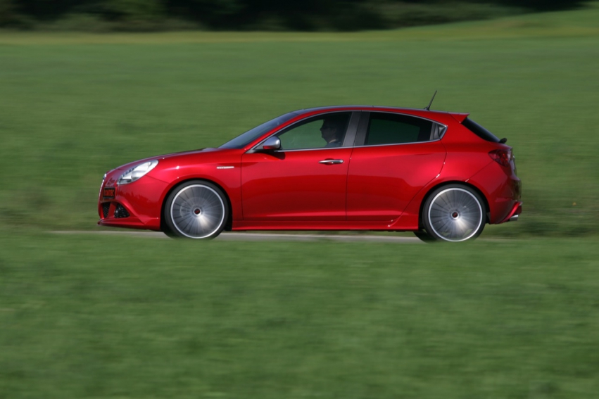 Авто обои Alfa Romeo Novitec Giulietta 2012