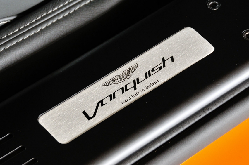 Авто обои Aston Martin Vanquish 2014