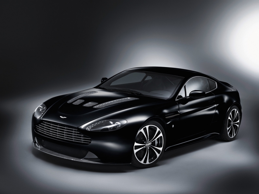 Авто обои Aston Martin Carbon Black DBS and V12 Vantage