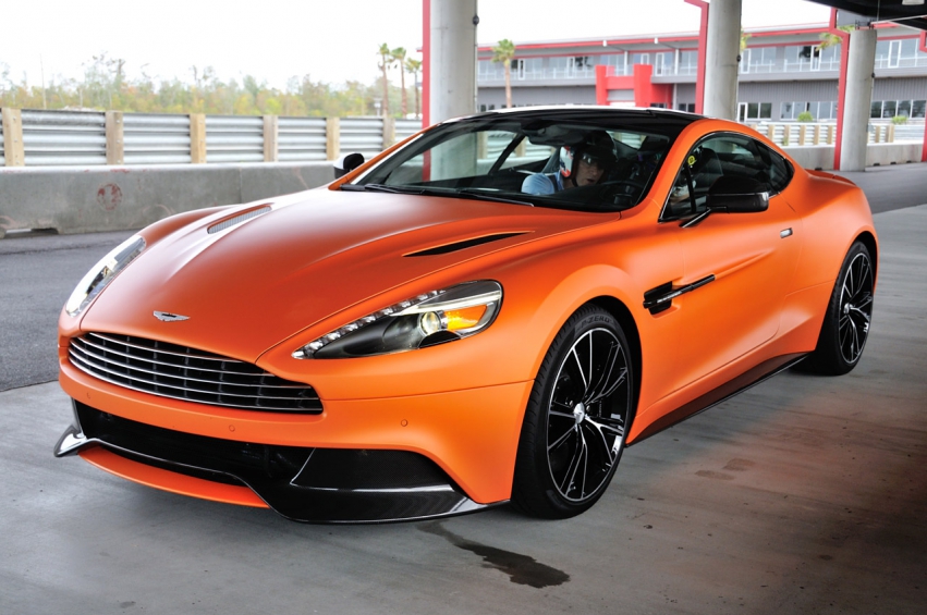 Авто обои Aston Martin Vanquish 2014