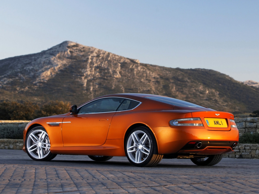 Авто обои Aston Martin Virage 2011