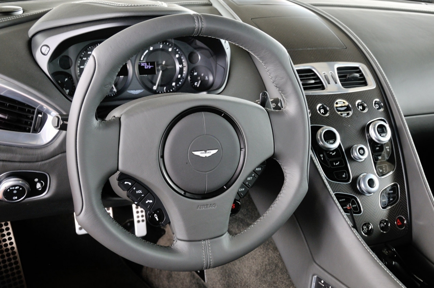 Авто обои Aston Martin Vanquish 2014