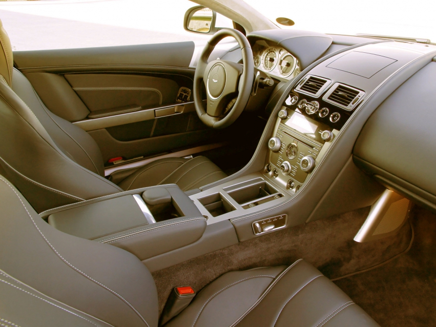 Авто обои Aston Martin Virage 2011