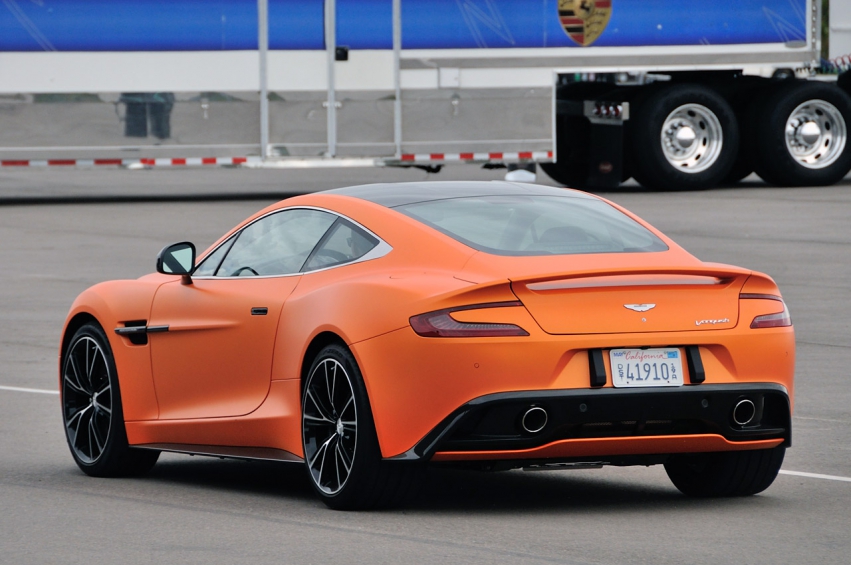 Авто обои Aston Martin Vanquish 2014