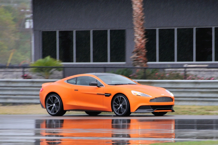 Авто обои Aston Martin Vanquish 2014