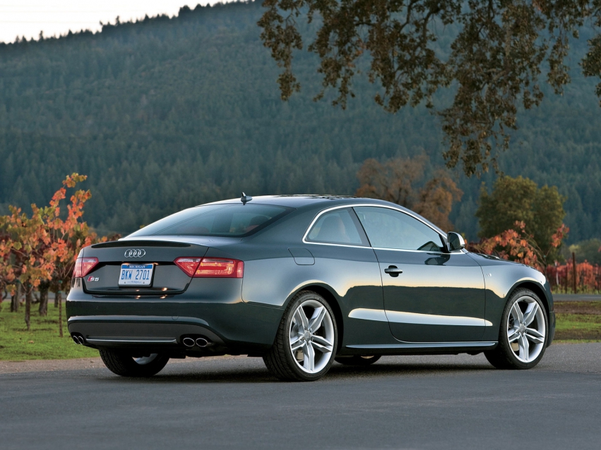 Авто обои Audi S5 Coupe 2008-2011