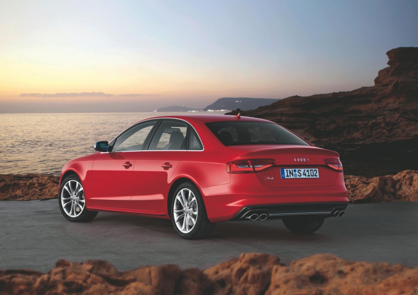 Авто обои Audi A4 2013