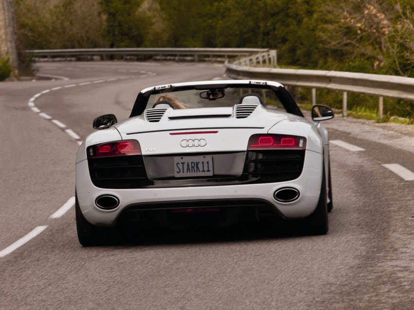 Авто обои Audi R8 Spyder 2010-...