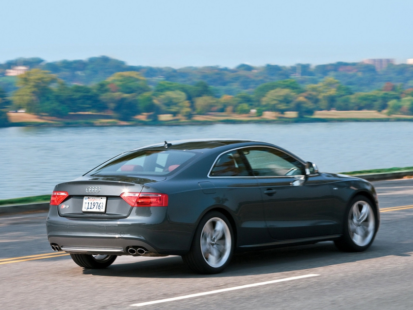 Авто обои Audi S5 Coupe 2008-2011