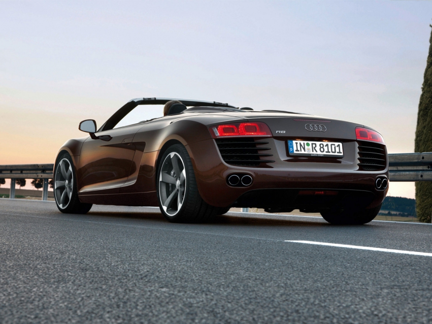 Авто обои Audi R8 Spyder 2010-...