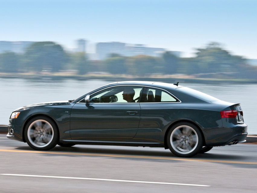 Авто обои Audi S5 Coupe 2008-2011