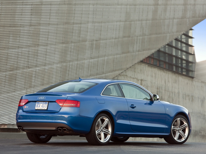 Авто обои Audi S5 Coupe 2008-2011