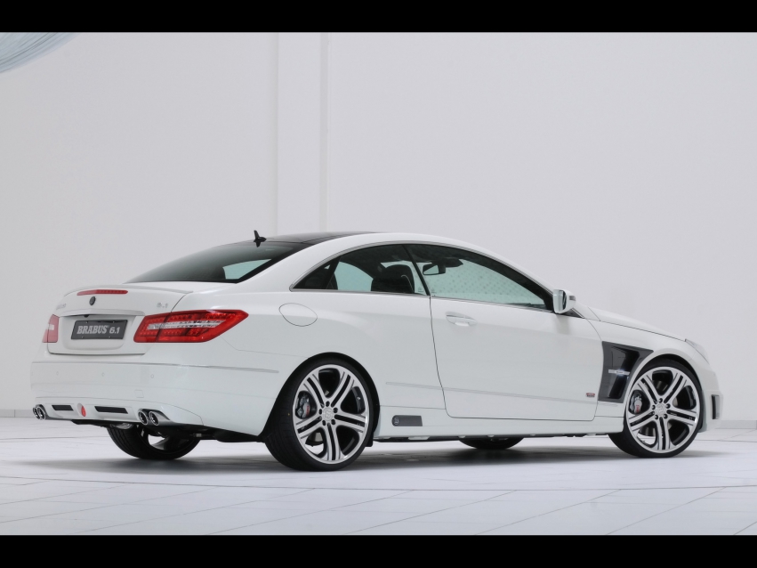 Авто обои Mercedes-Benz Brabus E-Class Coupe 2010