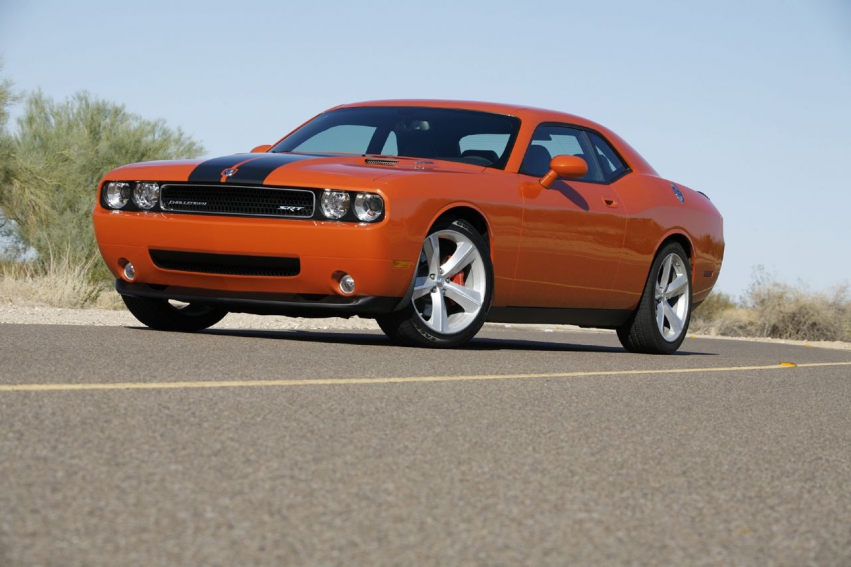 Авто обои Dodge 2008 Dodge Challenger SRT8