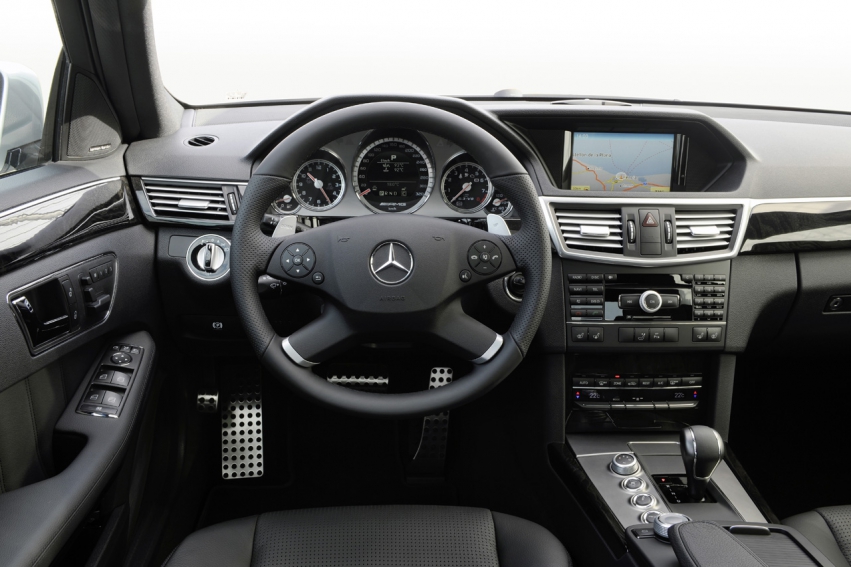 Авто обои Mercedes-Benz E63 AMG 2010