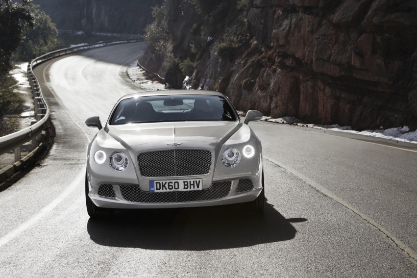 Авто обои Bentley Continental GT 2012