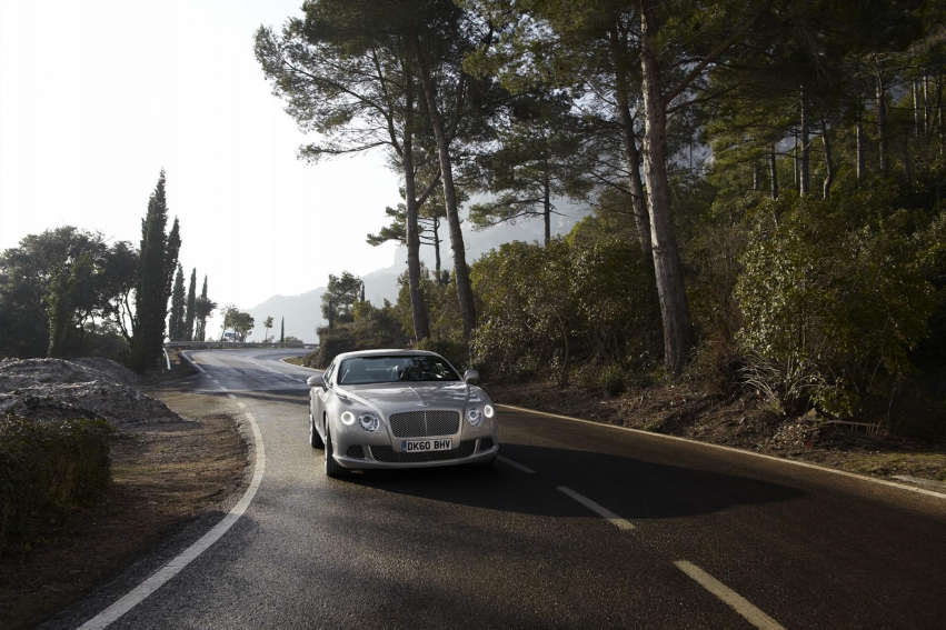 Авто обои Bentley Continental GT 2012