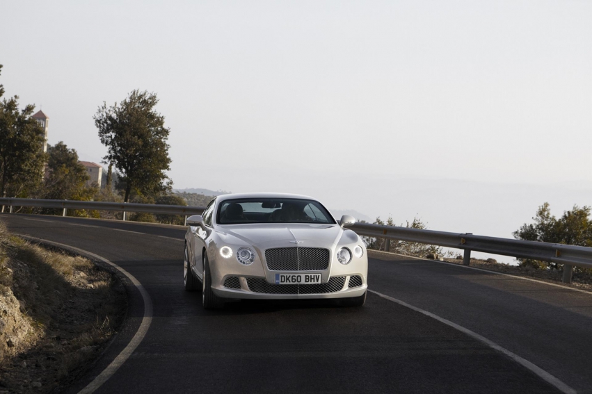 Авто обои Bentley Continental GT 2012