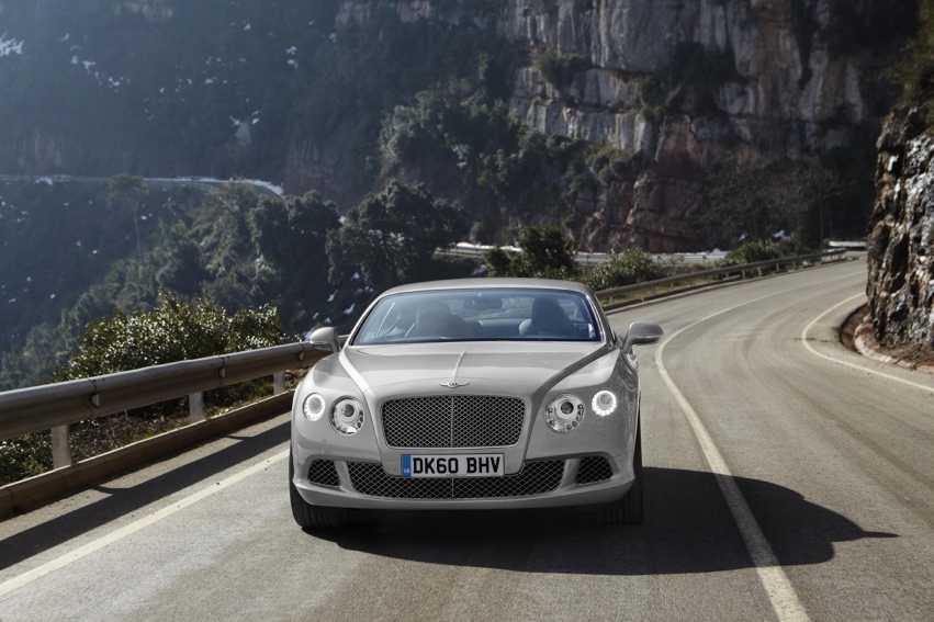 Авто обои Bentley Continental GT 2012