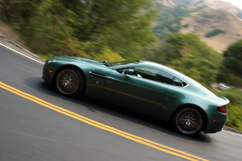 Авто обои Aston Martin Aston Martin V8 Vantage 2009