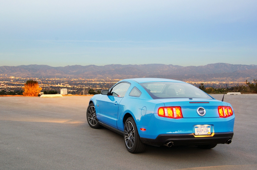 Авто обои Ford Ford Mustang GT 2010