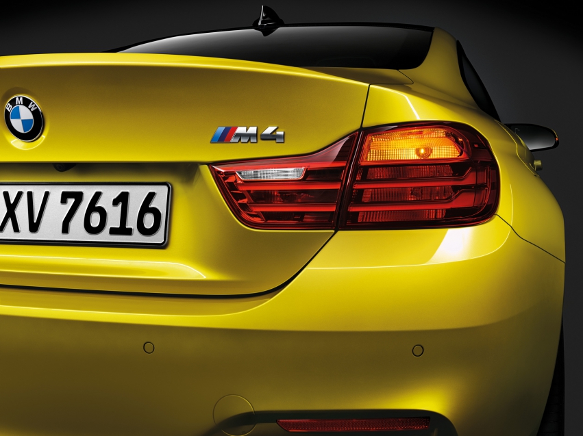 Авто обои BMW M4 Coupe 2015