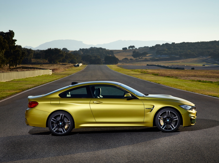 Авто обои BMW M4 Coupe 2015