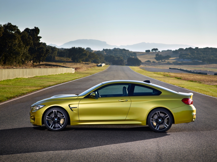 Авто обои BMW M4 Coupe 2015