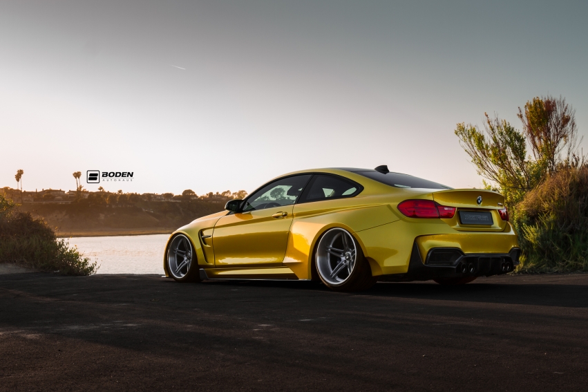 Авто обои BMW BMW M4 Widebody Austin Yellow