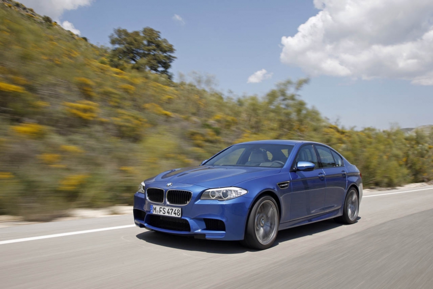 Авто обои BMW M5 F10 2012